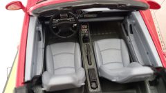 Bburago Porsche 911 Carrera Cabriolet 1/18, mancante maniglia sinistra, confezione lievemente usurata - foto 4