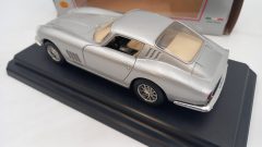 Bburago Ferrari 275 GTB4 1966 1/24, confezione lievemente usurata, piccoli punti di fioritura vernice - foto 2