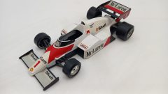 Bburago McLaren MP4/2 Alain Prost 1/24, normali segni del tempo, senza scatola originale - scala 1:24