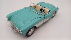 Bburago Chevrolette Corvette 1957 1/18, mancante di alcuni pezzi, senza scatola originale - scala 1:18