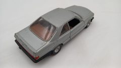Bburago Mercedes 500 sec 1/26, presenta qualche segno, senza scatola originale - foto 2
