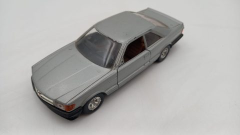 Bburago Mercedes 500 sec 1/26, presenta qualche segno, senza scatola originale