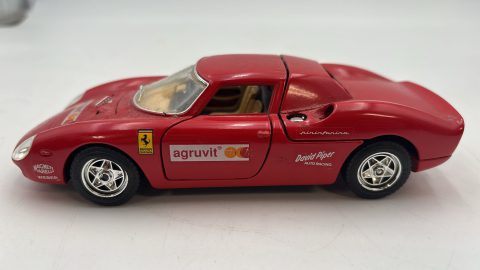 BBurago Ferrari 250 Le Mans 1965 guida a destra 1/24 senza scatola originale