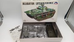 Blue Tank Alligator LVTA15 1/35, carro armato in kit di montaggio, confezione lievemente usurata - scala 1:35