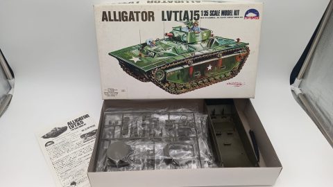 Blue Tank Alligator LVTA15 1/35, carro armato in kit di montaggio, confezione lievemente usurata