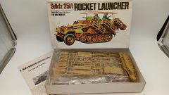 Blue Tank Sdkfz 25I/I rocket launcher 1/35, mezzo militare in kit di montaggio, confezione lievemente usurata - scala 1:35