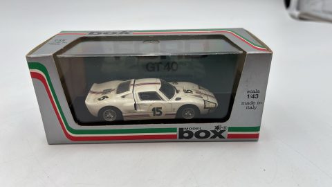 Box Model Ford GT 40 Le Mans 1966 1/43