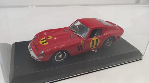 Box Model Ferrari 250 GTO 1/43, decal cofano rovinata, senza scatola originale