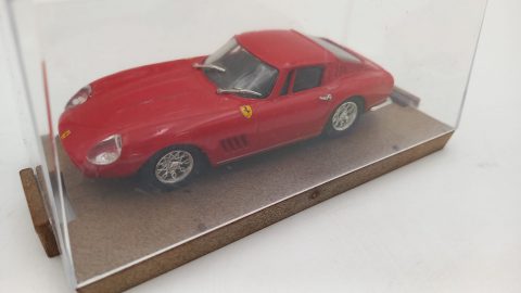 Box Model Ferrari 275 GTB/4 1/43, teca lievemente segnata, senza scatola originale