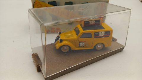 Brumm Fiat 500 B Furgone Amaro 18 Isolabella 1/43, confezione lievemente usurata