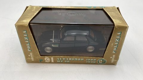 Brumm Alfa Romeo 1900 Polizia 1950 1/43 confezione usurata, vernice fiorita e rovinata