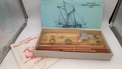 Canav pilot boat Swift of Norfolk 1794 1/45, nave in legno in kit di montaggio, confezione lievemente usurata