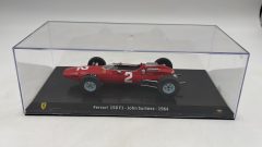 Ferrari 158 F1 John Surtees 1964 1/24 senza scatola originale, teca segnata - scala 1:24