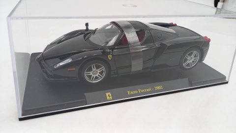 Ferrari Enzo Ferrari 2002 1/24, senza scatola originale