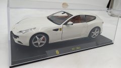 Ferrari FF 2011 1/24, senza scatola originale - scala 1:24