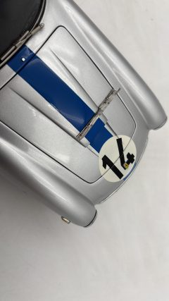 CMC Ferrari 250 GT Berlinetta passo corto SWB Competizione 24h Le Mans 1961 1/18, lievissima fioritura - foto 8