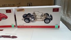 CMC Ferrari 250LM Car body + Rolling Chassis 1963 1/18, con vetrina/teca - foto 4