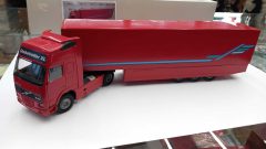 Conrad Volvo FH Globetrotter XL Semi Trailer 1995 1/50, confezione lievemente usurata - scala 1:50