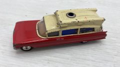 Corgi Toys Superior Ambulance on Cadillac Chassis 1/43, senza scatola originale, alcuni pezzi mancanti, vernice rovinata - s?