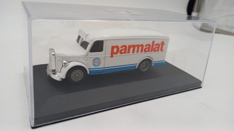 Corgi Man Van Parmalat 1/64, senza scatola originale
