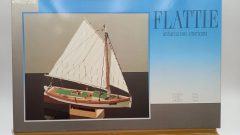 Corel Flattie imbarcazione americana 1/25, confezione lievemente usurata in un angolo - foto 2