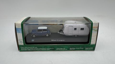 Cararama Mini Cooper con roulotte 1/72