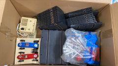 Carrera pista completa con 2 automobili 1/32 in ottime condizioni, da verificare il funzionamento, senza scatola originale -?