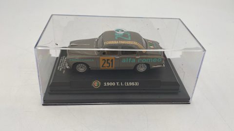 Alfa Romeo 1900 T.I. 1953 1/43 senza scatola originale, segni di usura