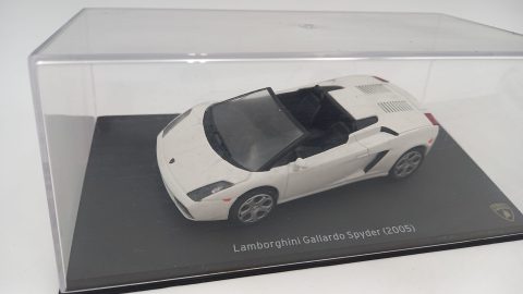 Lamborghini Gallardo Spyder 2005 1/43, mancante specchio destro, teca con qualche segno, senza scatola originale