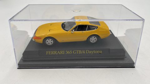 Ferrari 365 GTB/4 Daytona 1/43 senza scatola originale, segni di usura