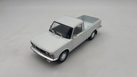 Polski Fiat 125p Pick-Up 1/24 senza scatola originale