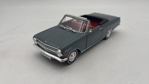Opel Rekord A 1/24 senza scatola originale