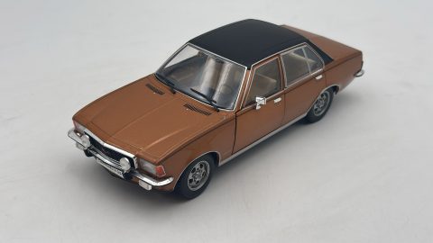Opel Commodore B 1/24 senza scatola originale