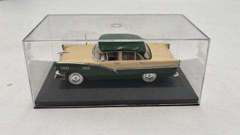 Ford Fairlane Taxi 1/43 senza scatola originale, manca specchio