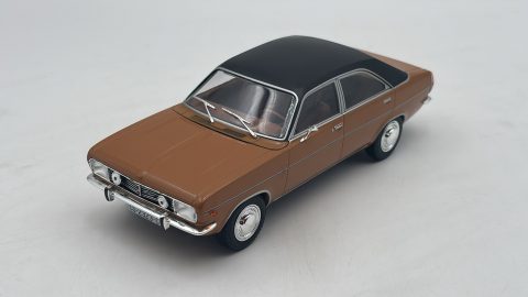 Chrysler 180 1/24 senza scatola originale