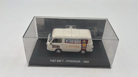 Fiat 850 T Vitavigor 1965 1/43 senza scatola originale
