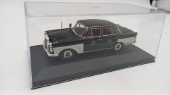Mercedes 200D Taxi Cairo 1964 1/43, senza scatola originale - scala 1:43