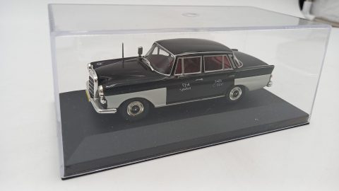 Mercedes 200D Taxi Cairo 1964 1/43, senza scatola originale