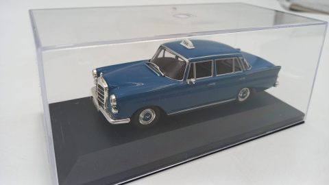 Mercedes 200D Taxi Athens 1965 1/43, senza scatola originale