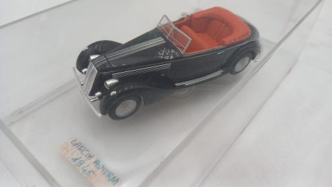 Lancia Asturia 1945 1/43, teca con qualche segno, senza scatola originale
