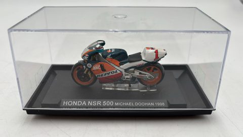 Honda NSR 500 M. Doohan 1998 1/24 senza scatola originale