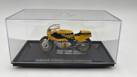 Yamaha YZR500 K. Roberts 1979 1/24 senza scatola originale