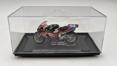 Suzuki GSX-R 2001 1/24 senza scatola originale