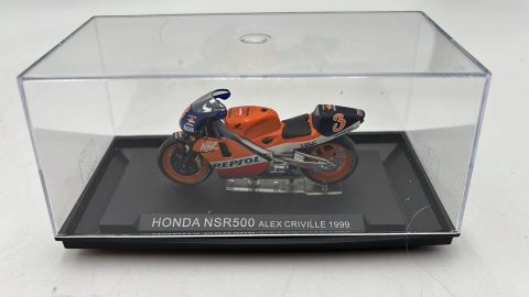 Honda NSR500 A. Criville 1999 1/24 senza scatola originale