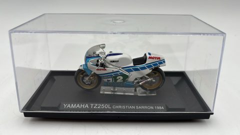 Yamaha TZ250L C. Sarron 1984 1/24 senza scatola originale