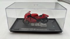 Yamaha YZR-M1 M. Biaggi 2002 1/24 senza scatola originale - scala 1:24