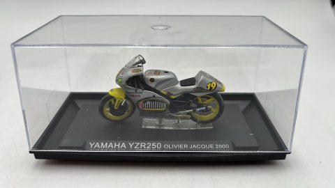 Yamaha YZR250 O. Jacque 2000 1/24 senza scatola originale