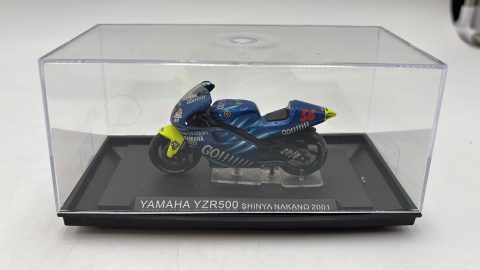 Yamaha YZR500 S. Nakano 2001 1/24 senza scatola originale
