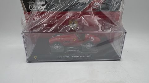 Ferrari 500 F2 Alberto Ascari 1952 1/24, Sigillata con Fascicolo, Sigillo in plastica della confezione leggermente Rovinato.