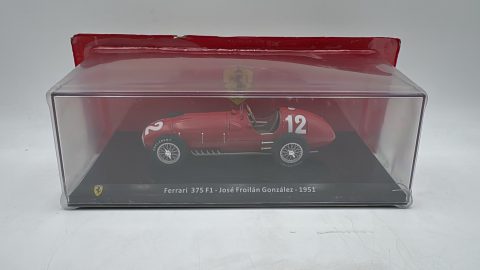 Ferrari 375 F1 José Froilàn Gonzàlez 1951 1/24, Scatola Lievemente Rovinata, Teca Rotta Sui due lati angoli in basso.